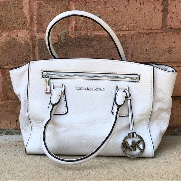Attractive White Michael Kors Tote - Picture 2 of 10